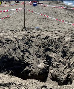Chłopiec udusił się na włoskiej plaży. Jego ojciec spał