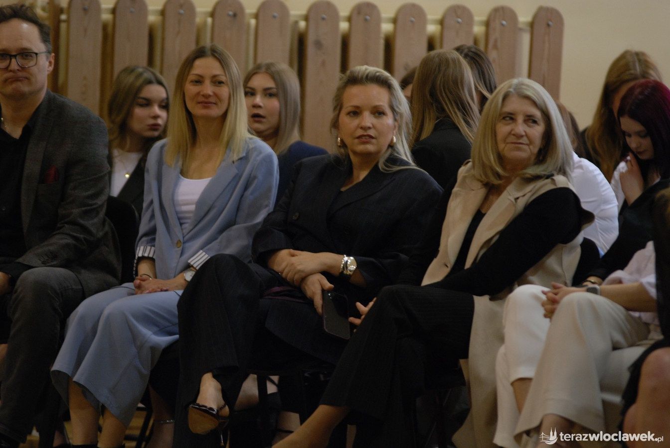 zakończenie roku klas maturalnych w II LO we Włocławku