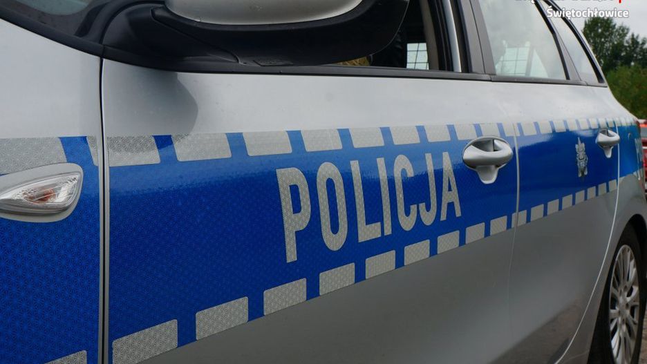 Śląskie. Policja w Świętochłowicach schwytała dwóch 18-latków, którzy podpalili kilka pojemników na śmieci, powodując straty sięgające prawie 2 tysięcy złotych. 