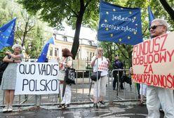 "Komisja nie zawaha się". Polska dostała żółtą kartkę od KE