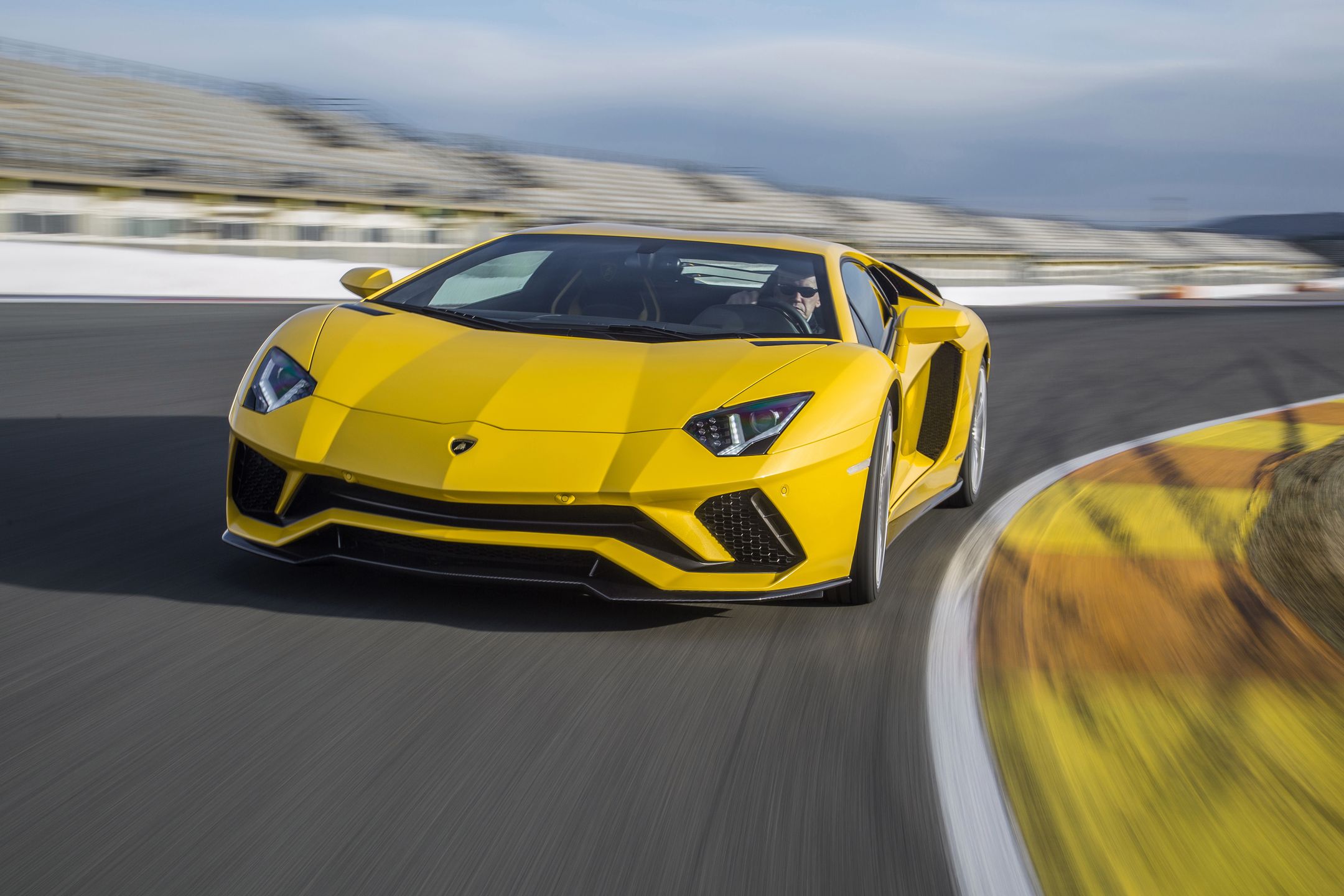 Lamborghini Aventador 1