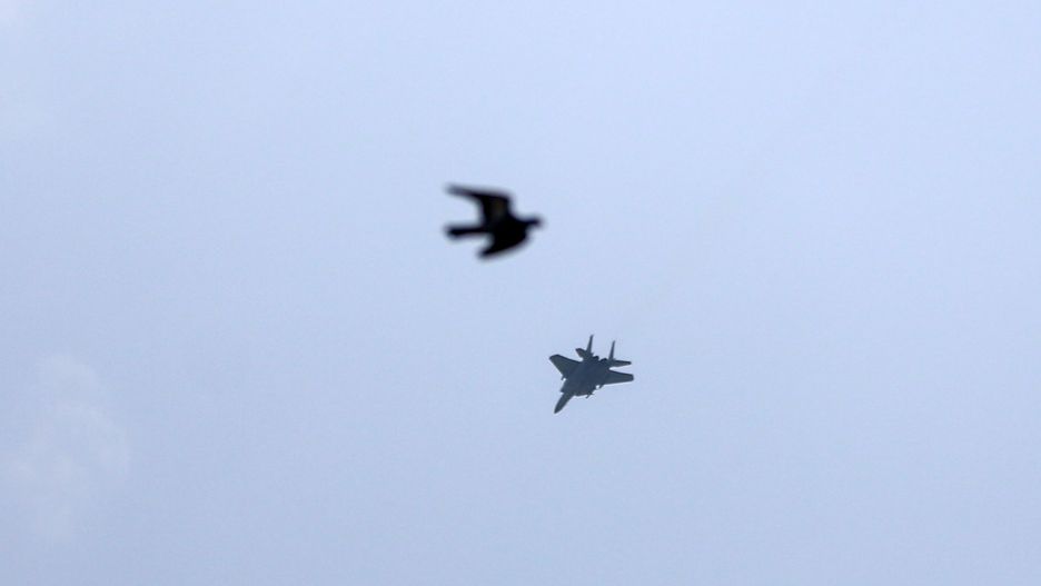 An Israeli jet fighter F-16 is flying above the central Gaza Strip in Deir Balah, on December 27, 2023, amid ongoing battles between Israel and the Palestinian Hamas movement. (Photo by Majdi Fathi/NurPhoto via Getty Images)