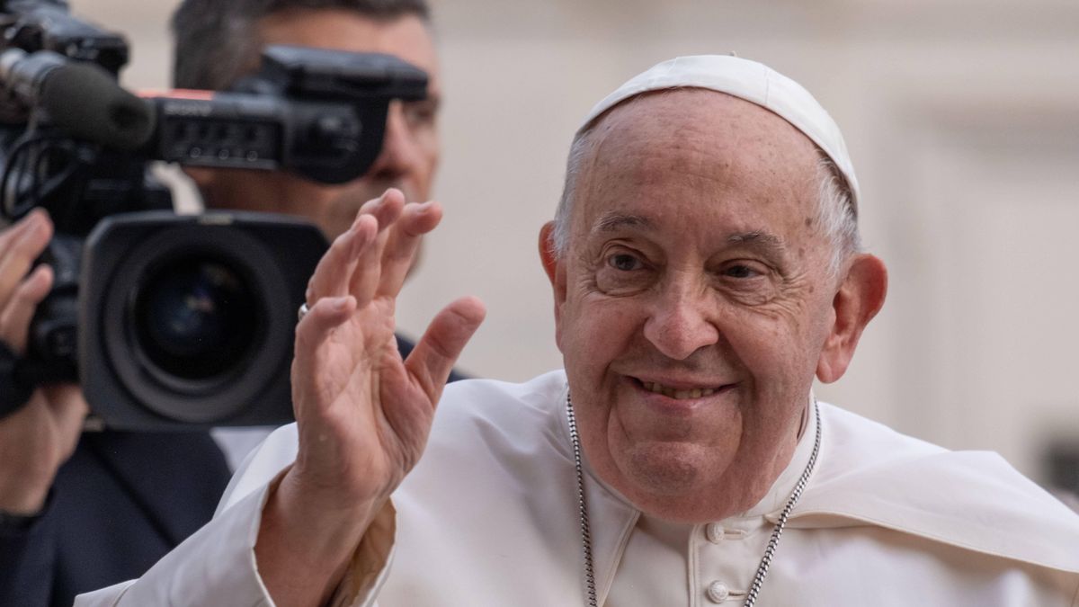 Papież Franciszek zatwierdził w poniedziałek dwa dekrety poprzed