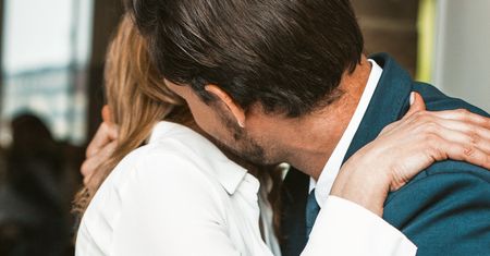 Oto znak, że może zdradzać. Ekspertka wskazała "czerwoną flagę"