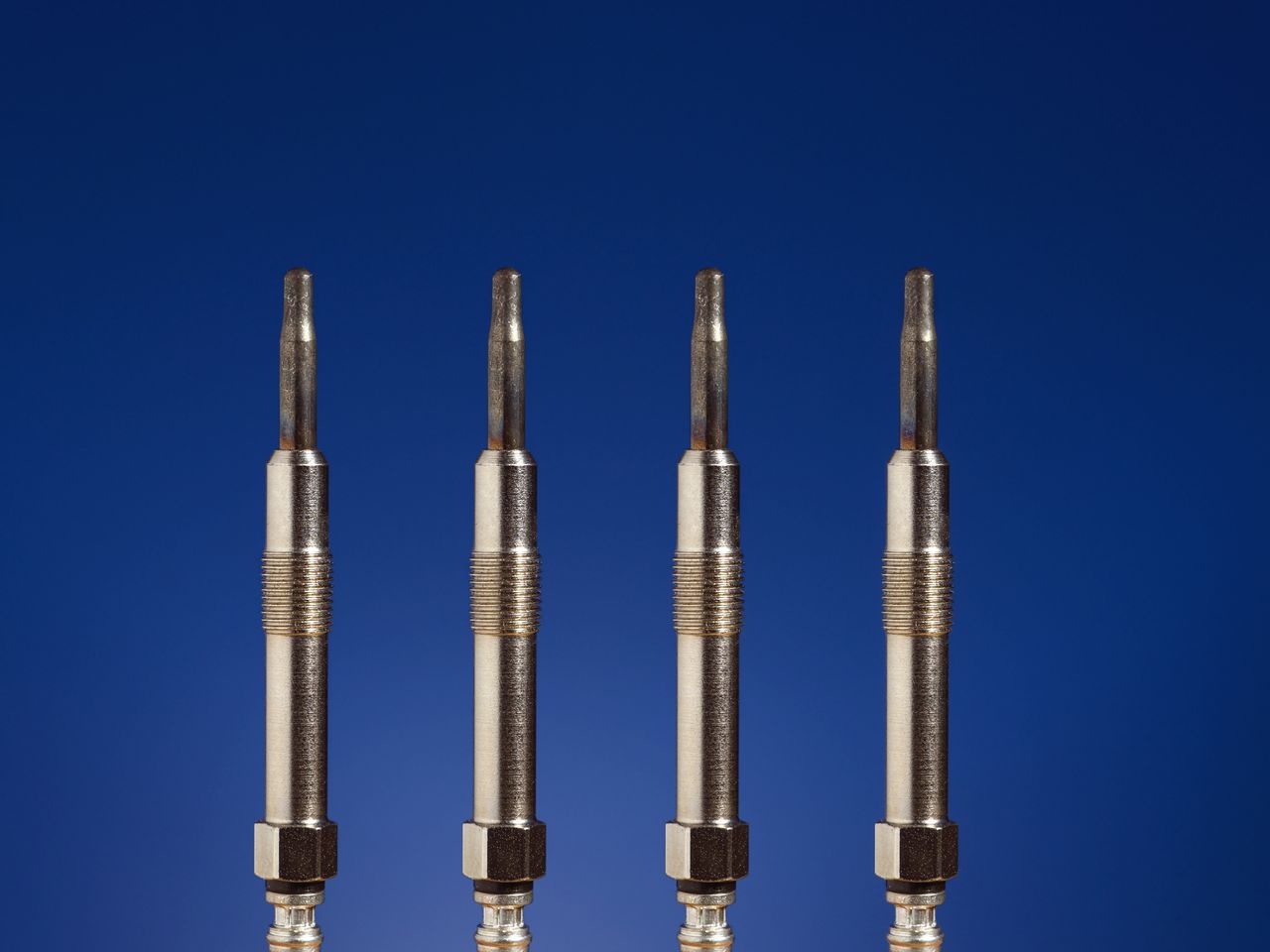 Świece żarowe: kiedyś niezbędne zimą, dziś mogą sprawiać kłopoty latem