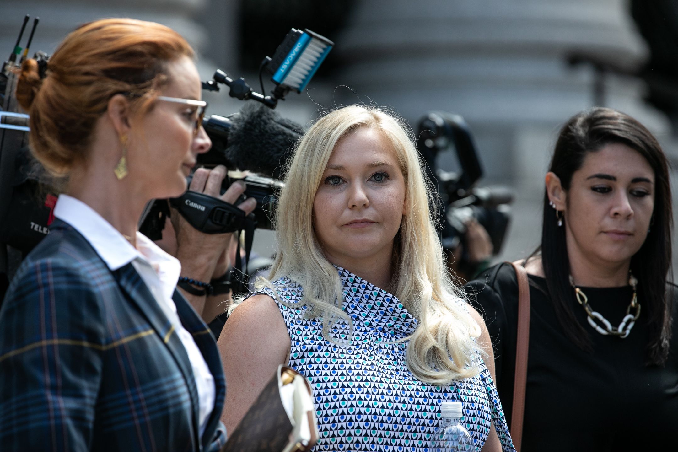 Virginia Giuffre miała otrzymać 15 TYSIĘCY dolarów za seks z księciem Andrzejem