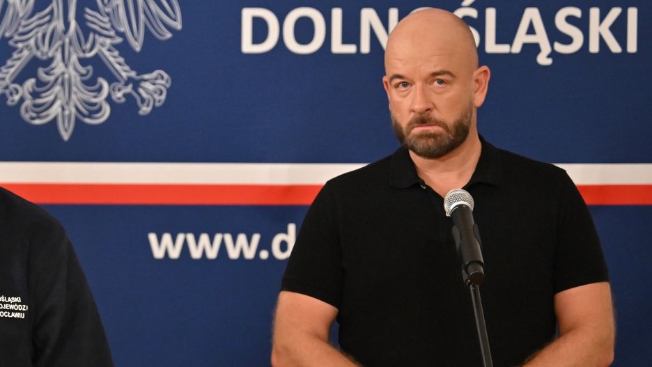 Maciej Awi�e�, Jacek Sutryk
Maciej Kulczy�ski
briefing, deszcz, ni� genue�ski, odprawa, powodziowa, stan alarmowy, ulewa, zalania, briefing prasowy, konferencja prasowa, samorz�dowiec, w�adza lokalna, sytuacja
