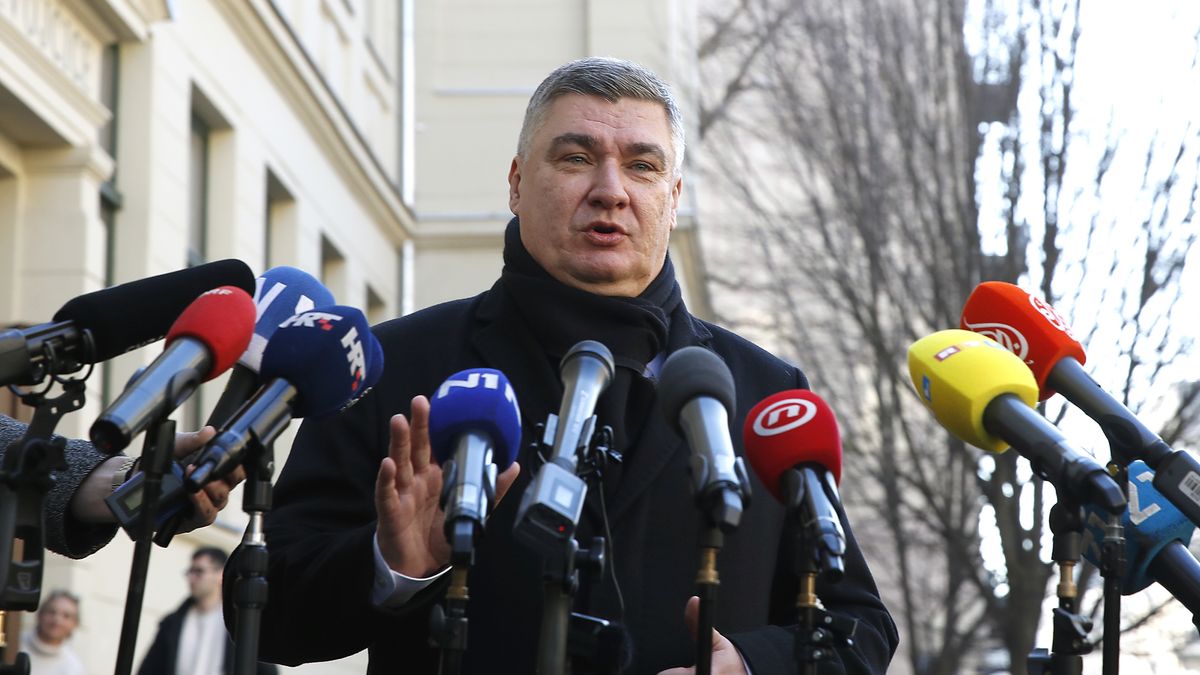 Presidential candidate and incumbent President of Croatia Zoran Milanovic talks to the media after voting in the first round of presidential elections in Zagreb, Croatia, 29 December 2024. Croatia's eighth presidential election began on 29 December, featuring eight candidates vying for a five-year term under a two-round voting system. An absolute majority is needed to win in the first round. EPA/ANTONIO BAT Dostawca: PAP/EPA.