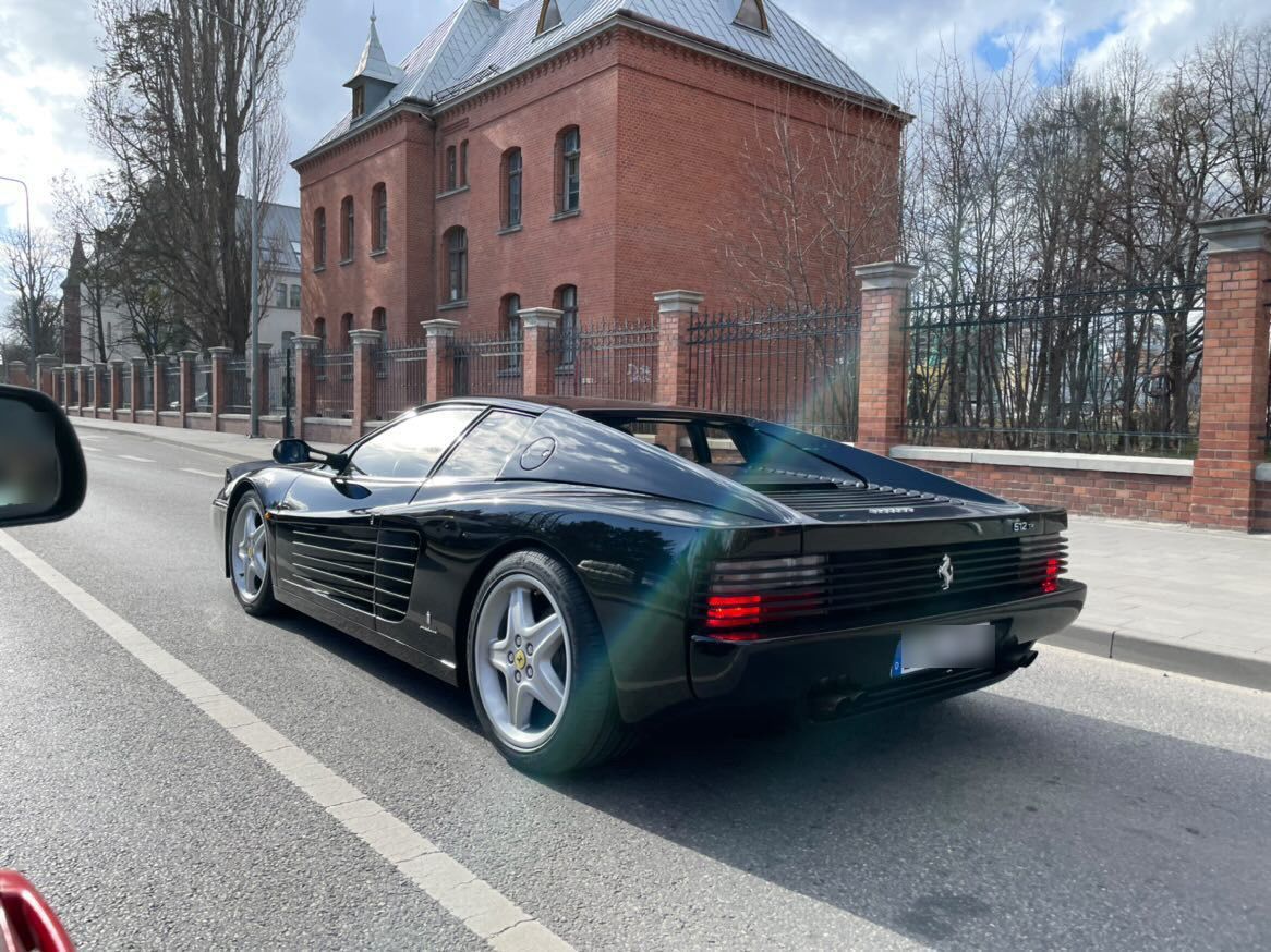 Maciej Musiał w unikatowym ferrari