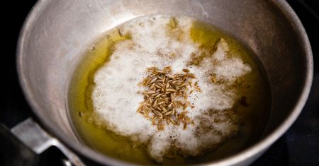 Dodaj do wody i wypij przed posiłkiem. Wymiata cholesterol i tłuszcz z tkanek
