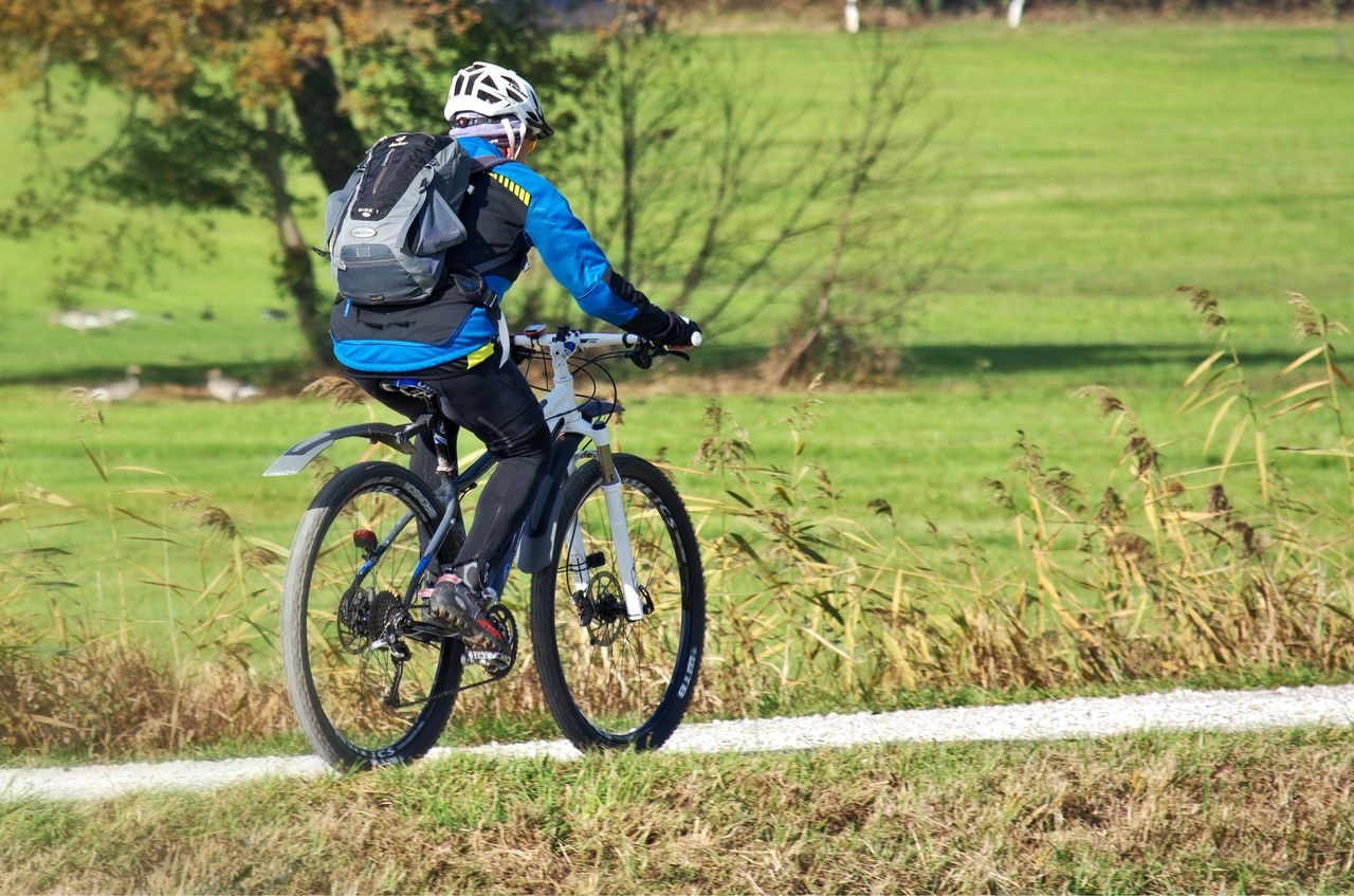 Najpiękniejsza ścieżka rowerowa w Krakowie: mostki i wielka strefa relaksu