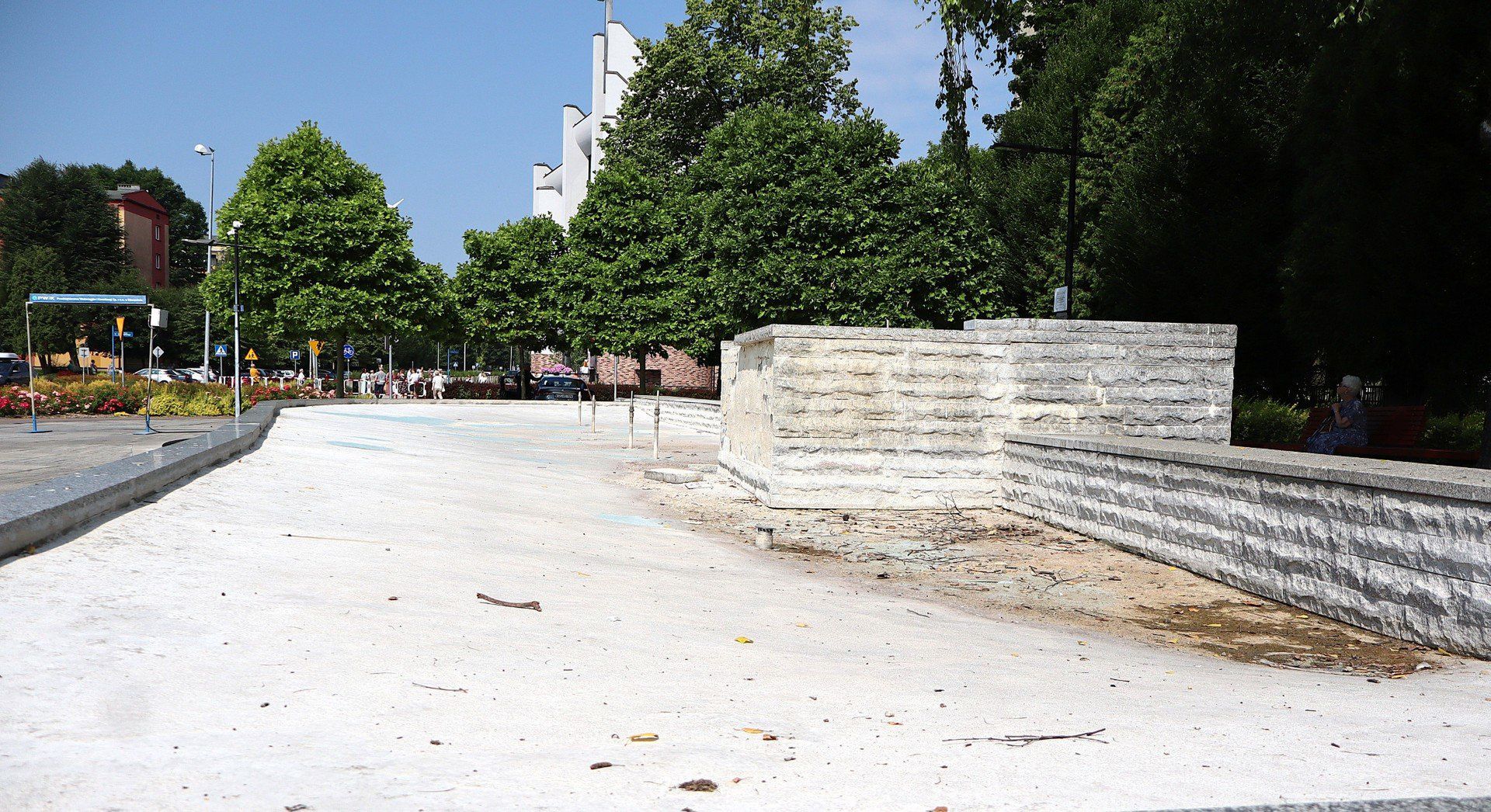 Mieszkańcy mówią złośliwie, że kąpieliskiem w Oświęcimiu jest fontanna na osiedlu Chemików, która jednak w 2025 uległa awarii i w sezonie letnim była nieczynna. Czeka na naprawę