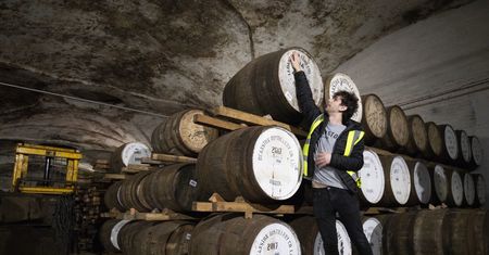 Leżakowanie whisky i wódki pod okiem fiskusa. Eksperci krytykują pomysł