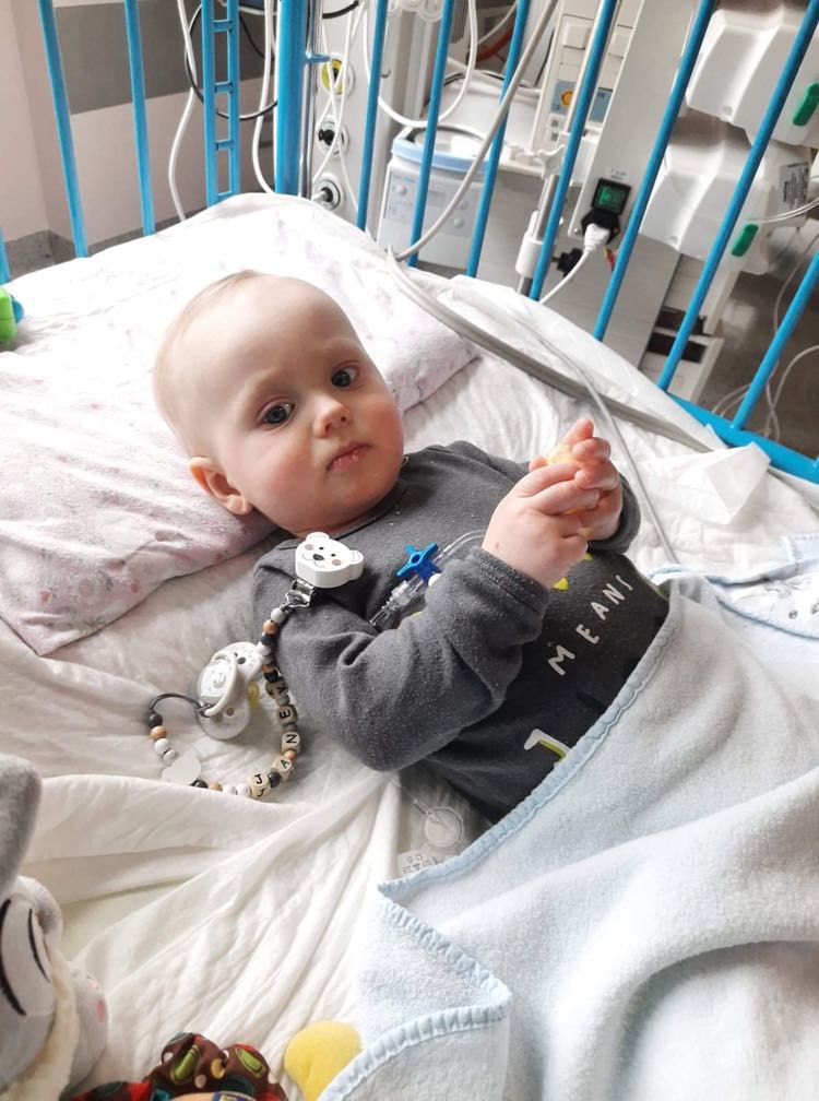Stan był poważny, ale chłopiec dzielnie znosił pobyt w szpitalu