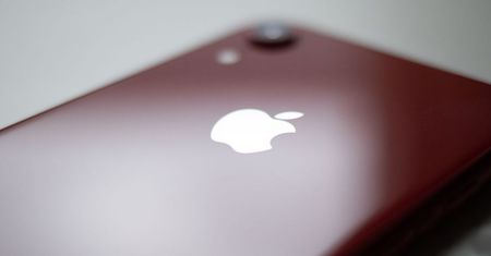 Apple iOS 13. Luka blokady iPhone'a pozwala uzyskać dostęp do kontaktów