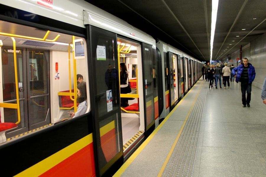 Od 1 sierpnia metro pojedzie częściej