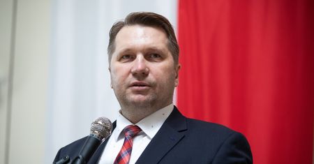 Promocja szczepień? Czarnek: Nie przyjmuję chamskiej retoryki i tępej agitacji