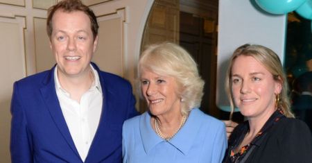 Książę William i Harry mają przyrodnie rodzeństwo. Kim są Tom Parker Bowles oraz Laura Lopes?