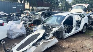 Toyota znikała z parkingu na lawecie. Policja odkryła 25 skradzionych aut i mechanizm ich "legalizacji"