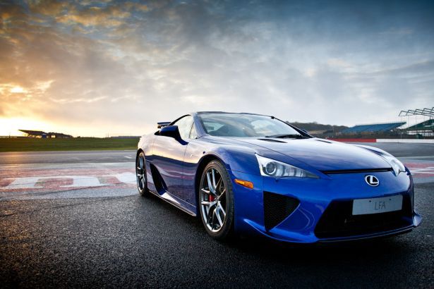 Lexus LFA w Silverstone - konkurs Facebook