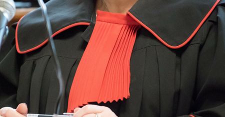 "Całkowita fikcja". Sprzedawali dyplomy jak w Collegium Humanum