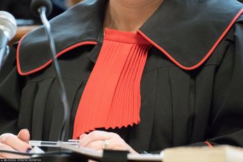 "Całkowita fikcja". Sprzedawali dyplomy jak w Collegium Humanum