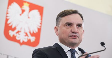 Nieprzychylny sondaż dla Zbigniewa Ziobry. Sebastian Kaleta komentuje