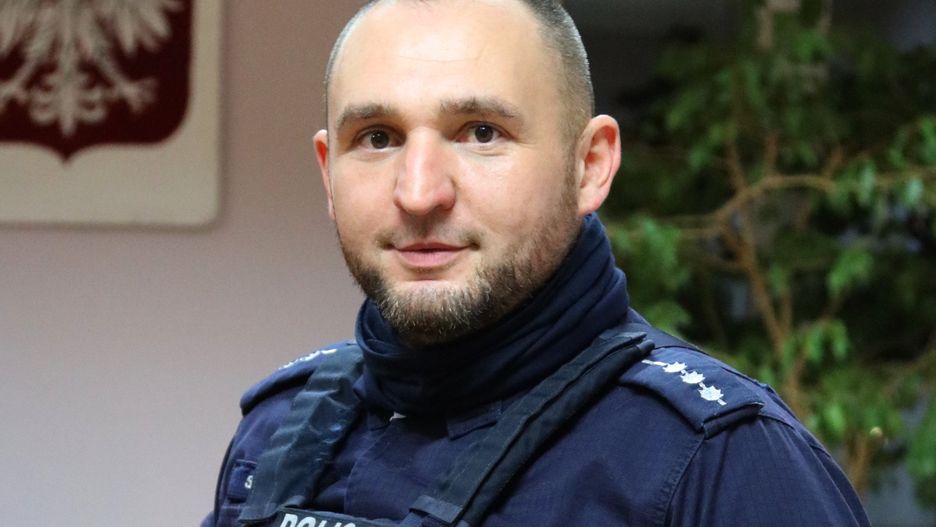Policjant uratował życie kobiecie