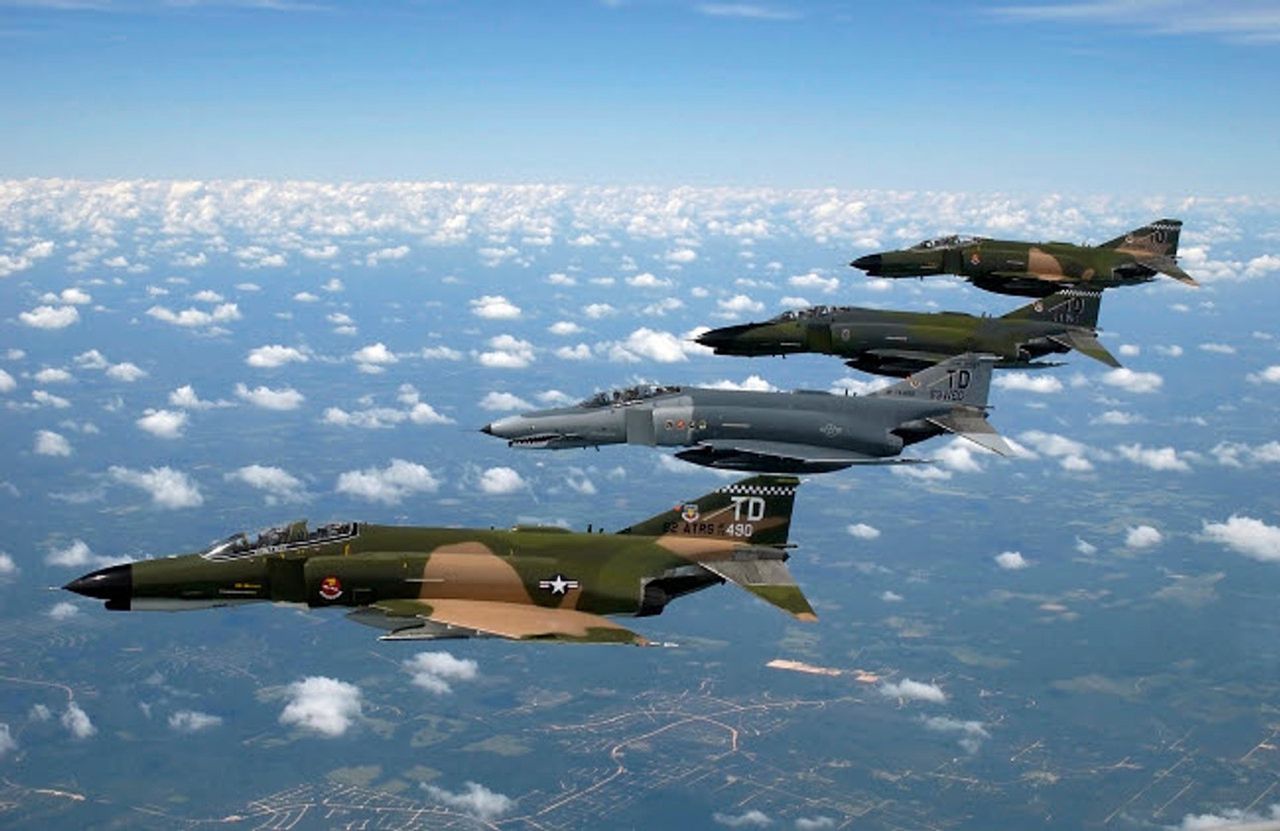 Formacja samolotów F-4