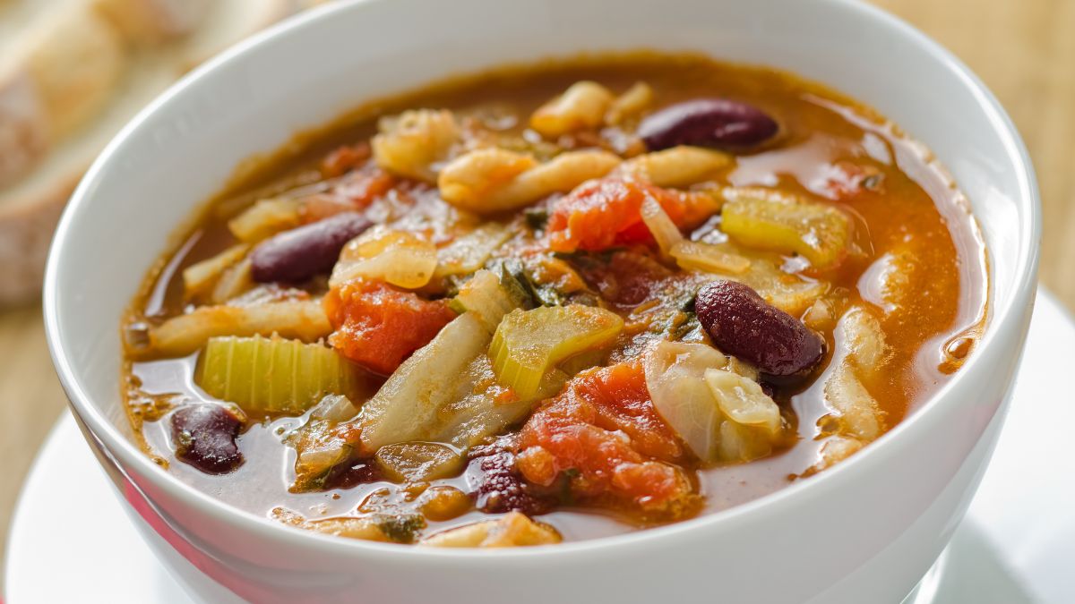 Zupa minestrone z czerwoną fasolą
