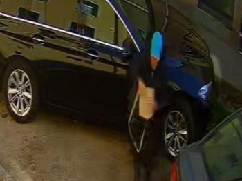 Zobaczyła na ulicy zostawioną torebkę i ją sobie wzięła. W środku były cenne rzeczy. Kobieta jest poszukiwana
