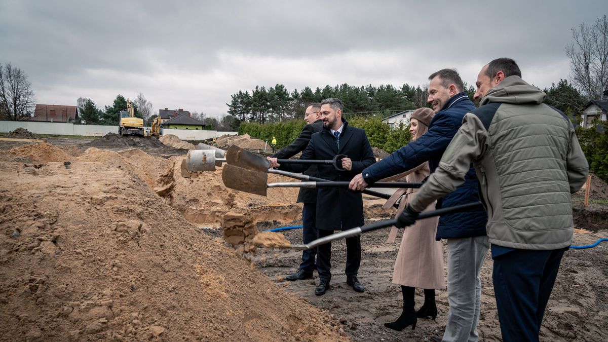 Uroczyste otwarcie budowy nowej hali fabryki broni "Łucznik"