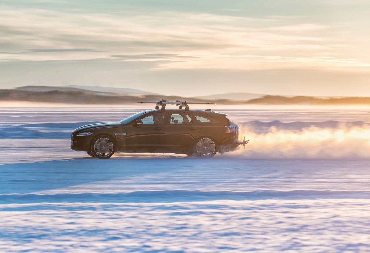 Jaguar XF Sportbrake i nietypowy pasażer. Pobili rekord świata