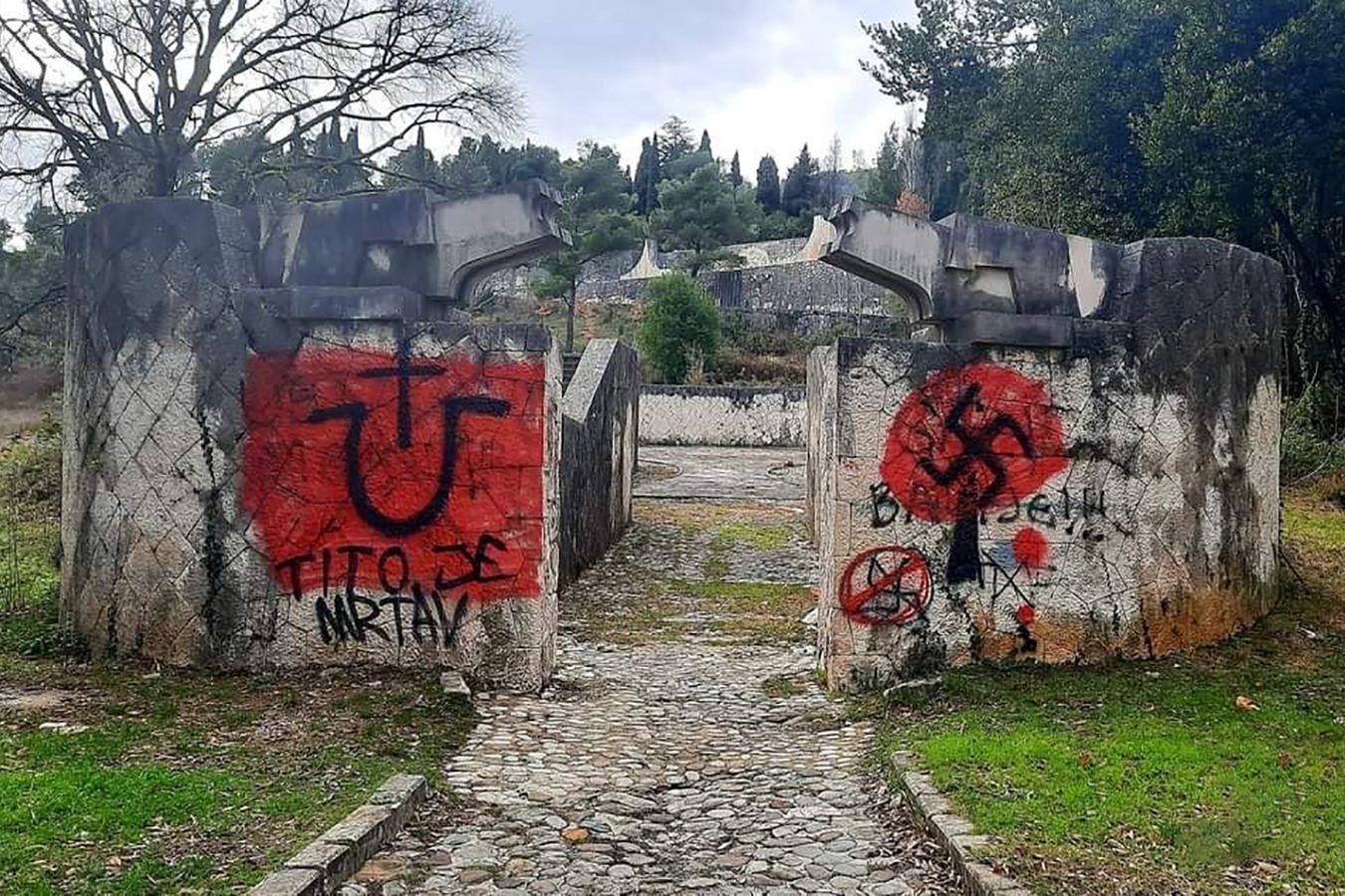 Wielki skandal. Swastyka na pomniku ofiar II wojny światowej