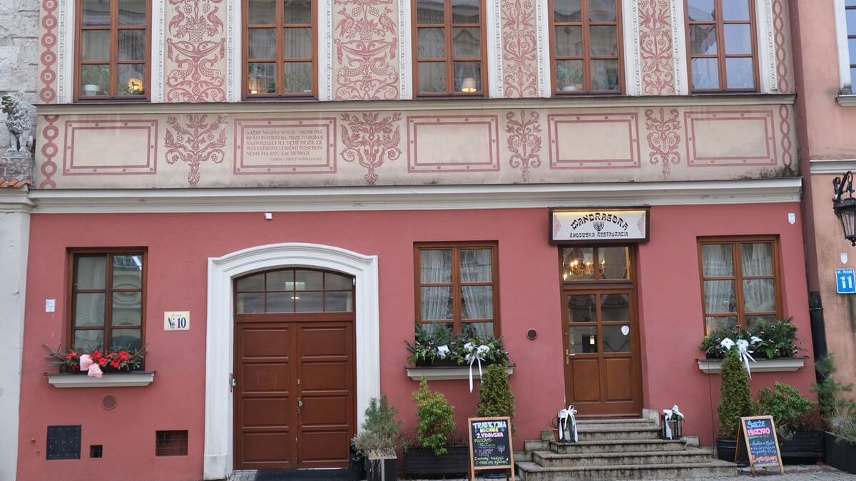 Na parterze kamienicy przy ul. Rynek 10 działa restauracja Mandragora