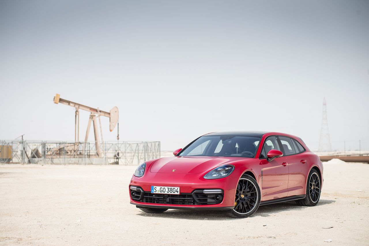 Z Porsche Panamerą GTS Sport Turismo w cztery oczy: galeria zdjęć z Bahrajnu