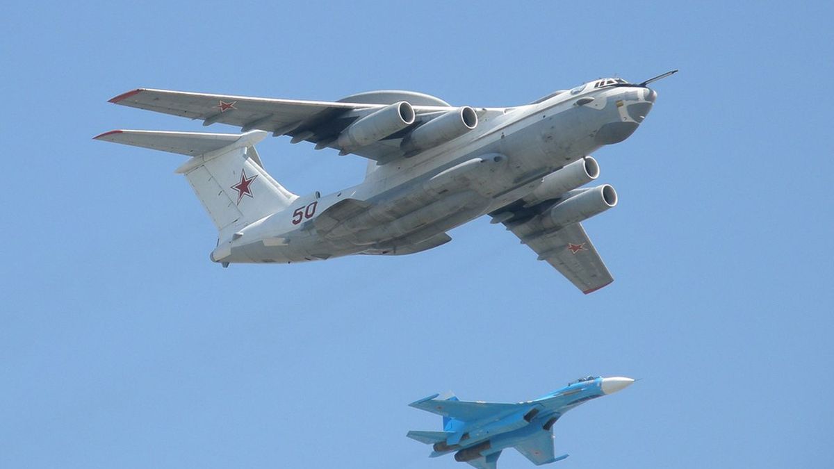 A-50 Szmiel w asyście myśliwca Su-27, zdjęcie ilustracyjne