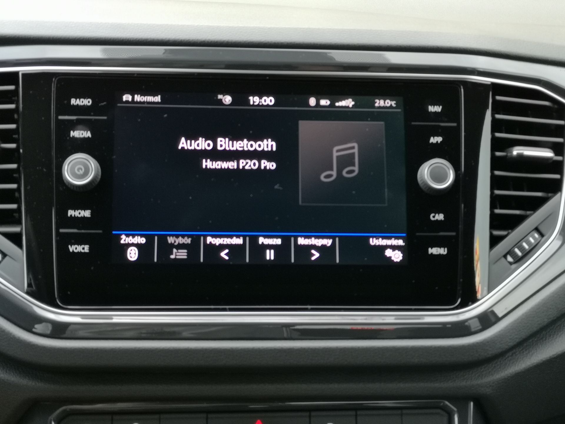 Volkswagen T-Roc: System audio Beats i asystent wyjazdu z miejsca parkingowego 8