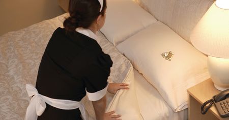 Pracowała jako pokojówka. Mówi, z czego nigdy nie korzysta w hotelu