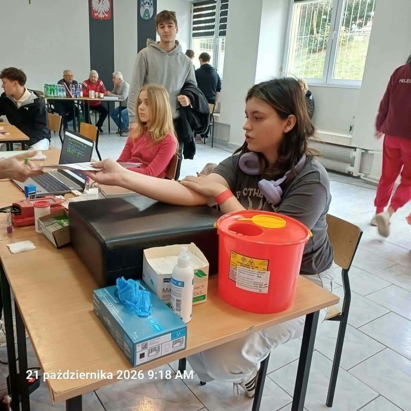 Młodzi krwiodawcy z Ostrowca Świętokrzyskiego – wspólnie oddali 10,8 litra krwi!