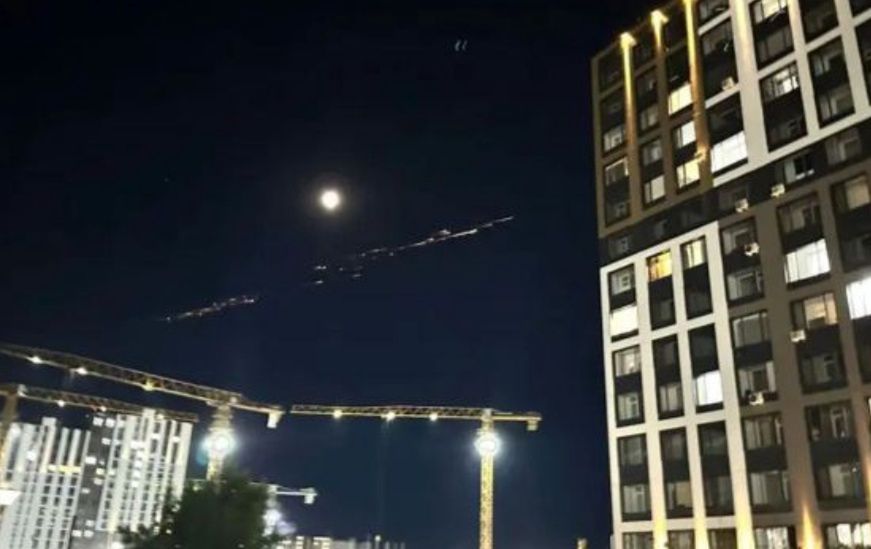 Feuer am Himmel: Behörden entkräften Raketenverdacht über Kasachstan