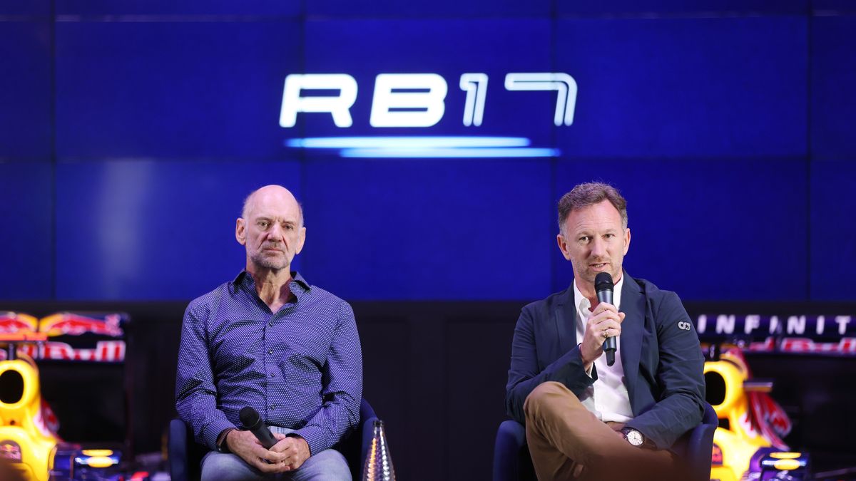 Dyrektor techniczny Adrian Newey (po lewej) i szef zespołu Red Bull Racing Christian Horner (po prawej) podczas ogłoszenia projektu RB17 