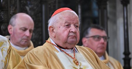 "Ufamy, że będzie pamiętał". Dziwisz z apelem do Nawrockiego