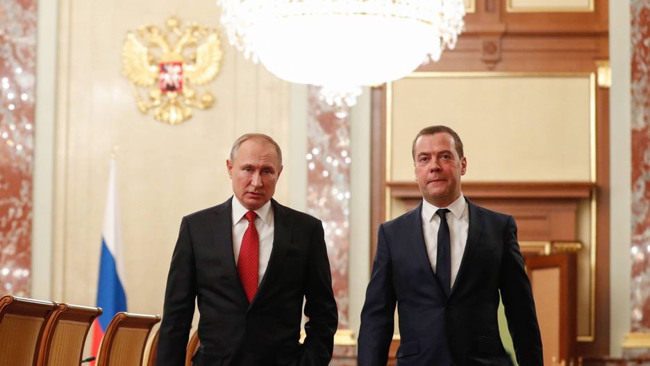 Russian Government resigns
epa08130443 Russian President Vladimir Putin (L) and  Russian Prime Minister Dmitry Medvedev (R) prior to a meeting with Cabinet members at the Government's headquarters in Moscow, Russia, 15 January 2020. Russian Prime Minister Dmitry Medvedev announced of resignation of Russian Government.  EPA/DMITRY ASTAKHOV / SPUTNIK / GOVERNMENT PRESS SERVICE POOL MANDATORY CREDIT 
Dostawca: PAP/EPA.
DMITRY ASTAKHOV / SPUTNIK / GOVERNMENT PRESS SERVICE POOL