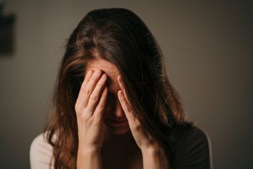Lekarze nie wierzą w jej cierpienie. Fragment książki "Nie uszlachetnia. O leczeniu bólu w Polsce"