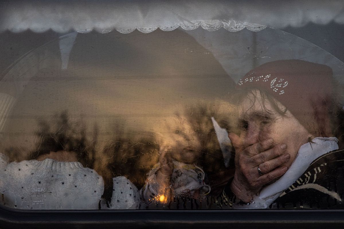 Mieszkańcy opuszczają Mariupol. Ci, którzy mogą PAP/EPA/ROMAN PILIPEY 