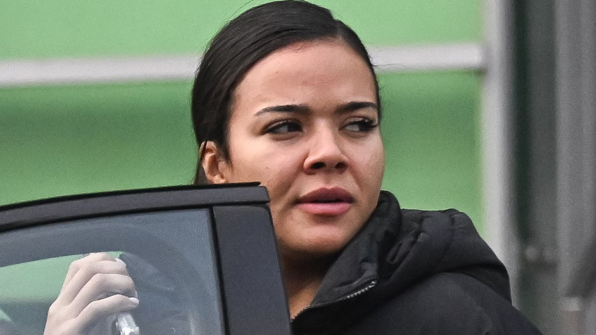 Lexy Chaplin w luksusowym samochodzie 