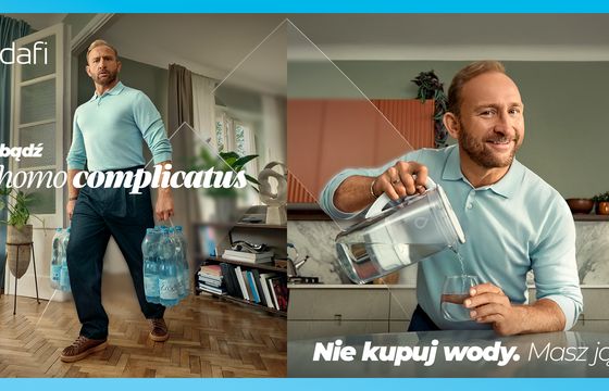 Borys Szyc kupuje wodę, Krystyna Czubówna komentuje. Nowa kampania Dafi