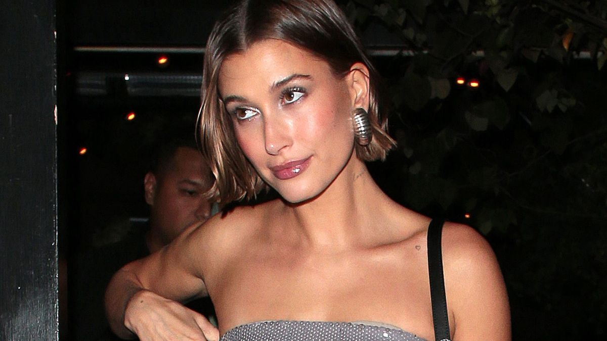 Hailey Bieber lubi bawić się modą