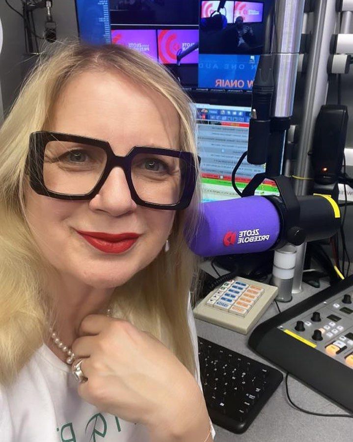 Marzena Rogalska w modnych okularach damskich o geometrycznej formieInstagram/marzena_rogalska